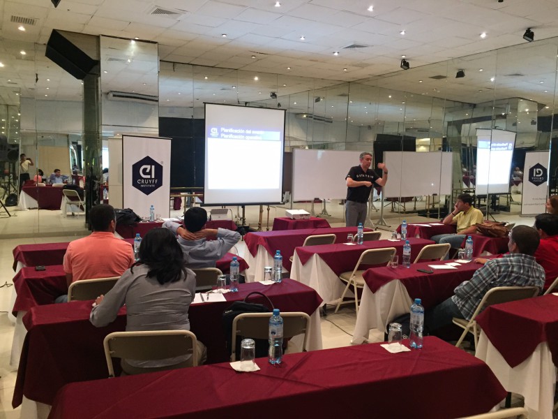 Johan Cruyff Institute desplaza a Perú a su profesor especialista en eventos deportivos