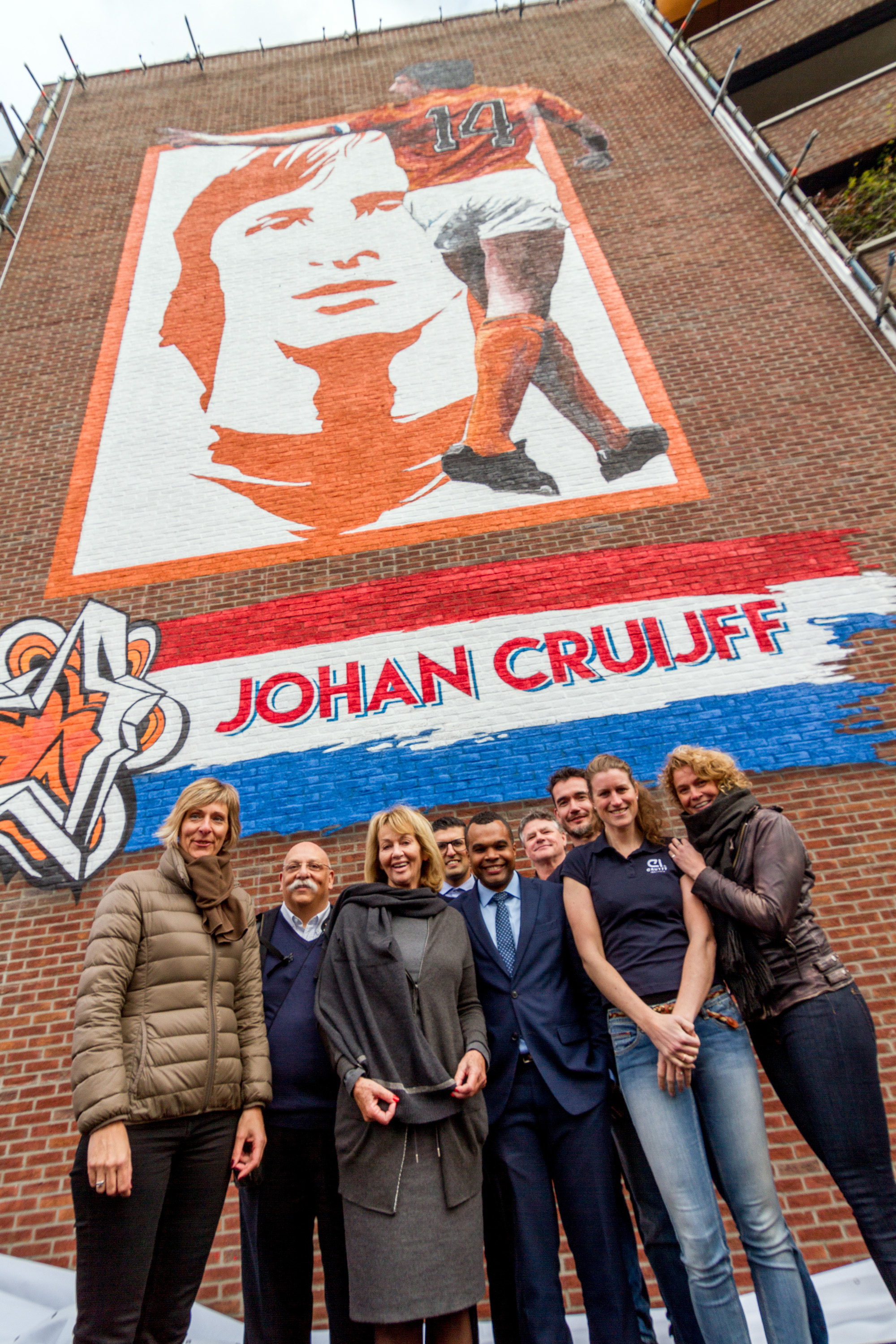 Un impresionante mural de Johan Cruyff recibe a los visitantes de De Meer - Johan Cruyff Institute