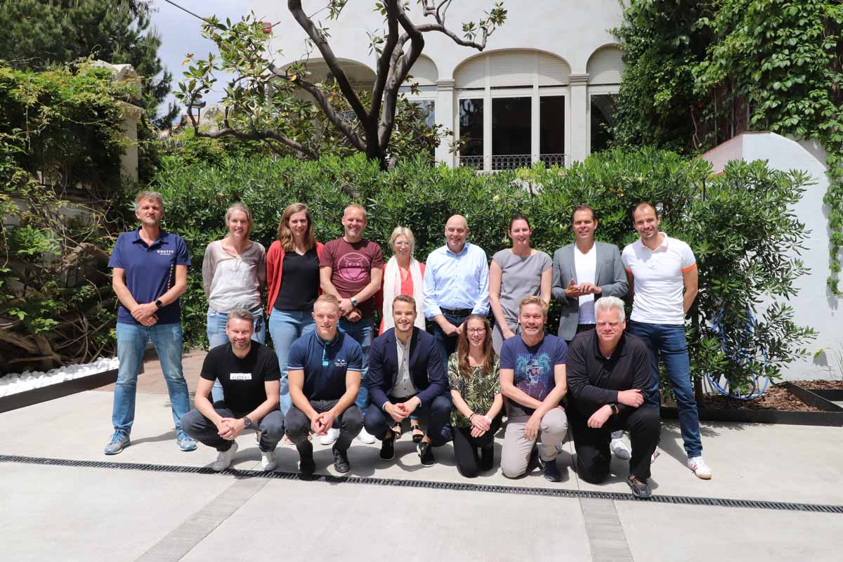 Johan Cruyff Academy teachers in a group picture.