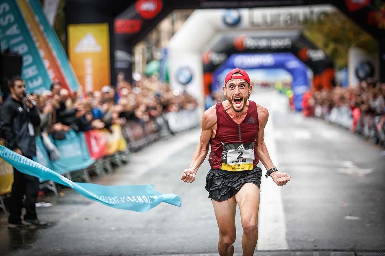 Aura Miquel and Carles Castillejo, the two athletes from the CAR Sant Cugat awarded scholarships by Johan Cruyff Institute