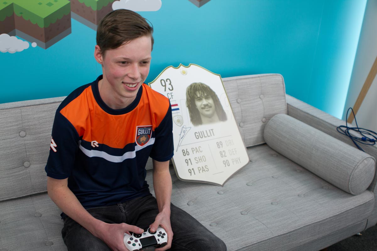 For the first time Johan Cruyff Academy welcomes eSports professionals to class