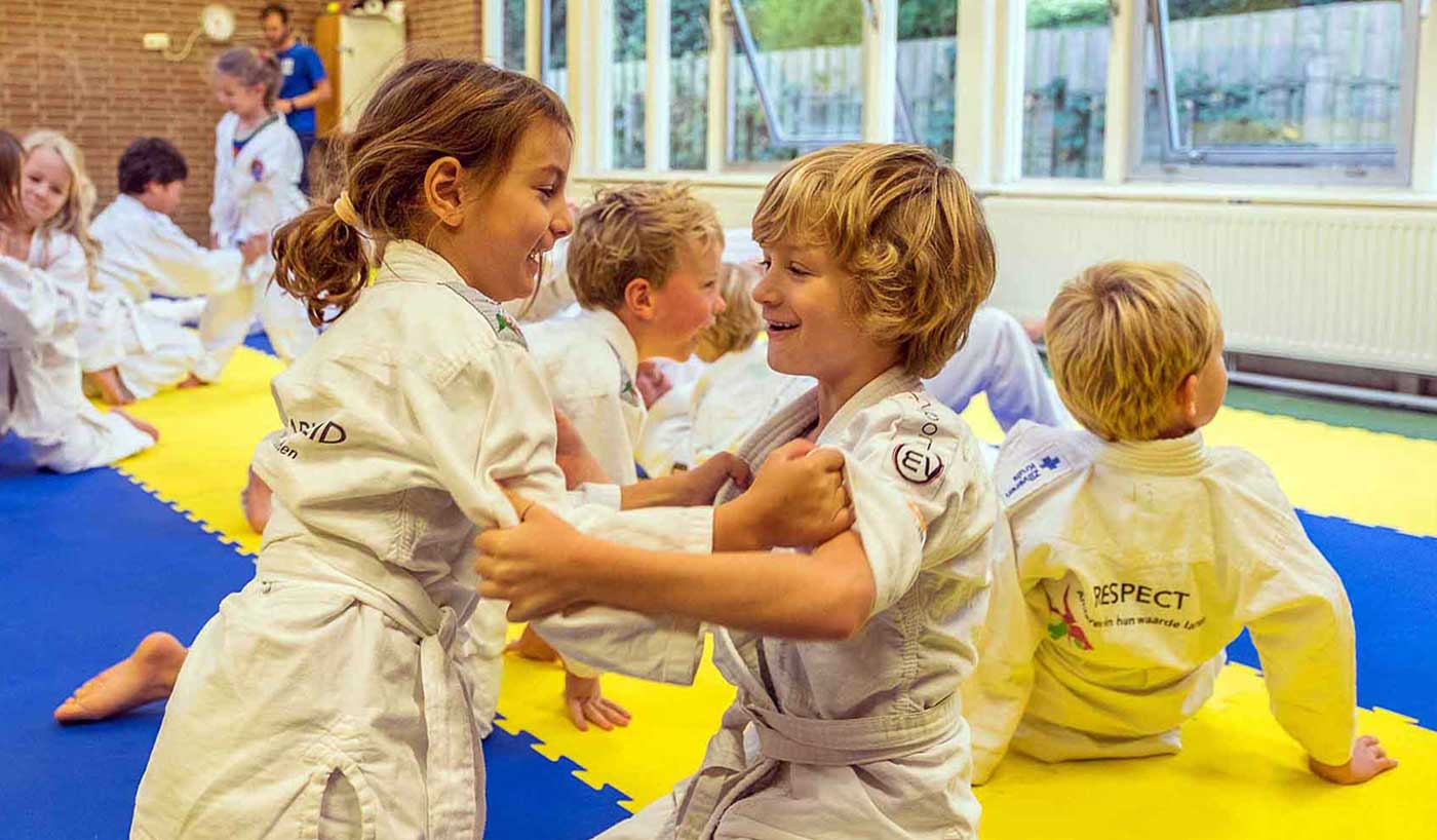 El judo, un deporte ideal para mejorar el desarrollo de los niños - Johan  Cruyff Institute
