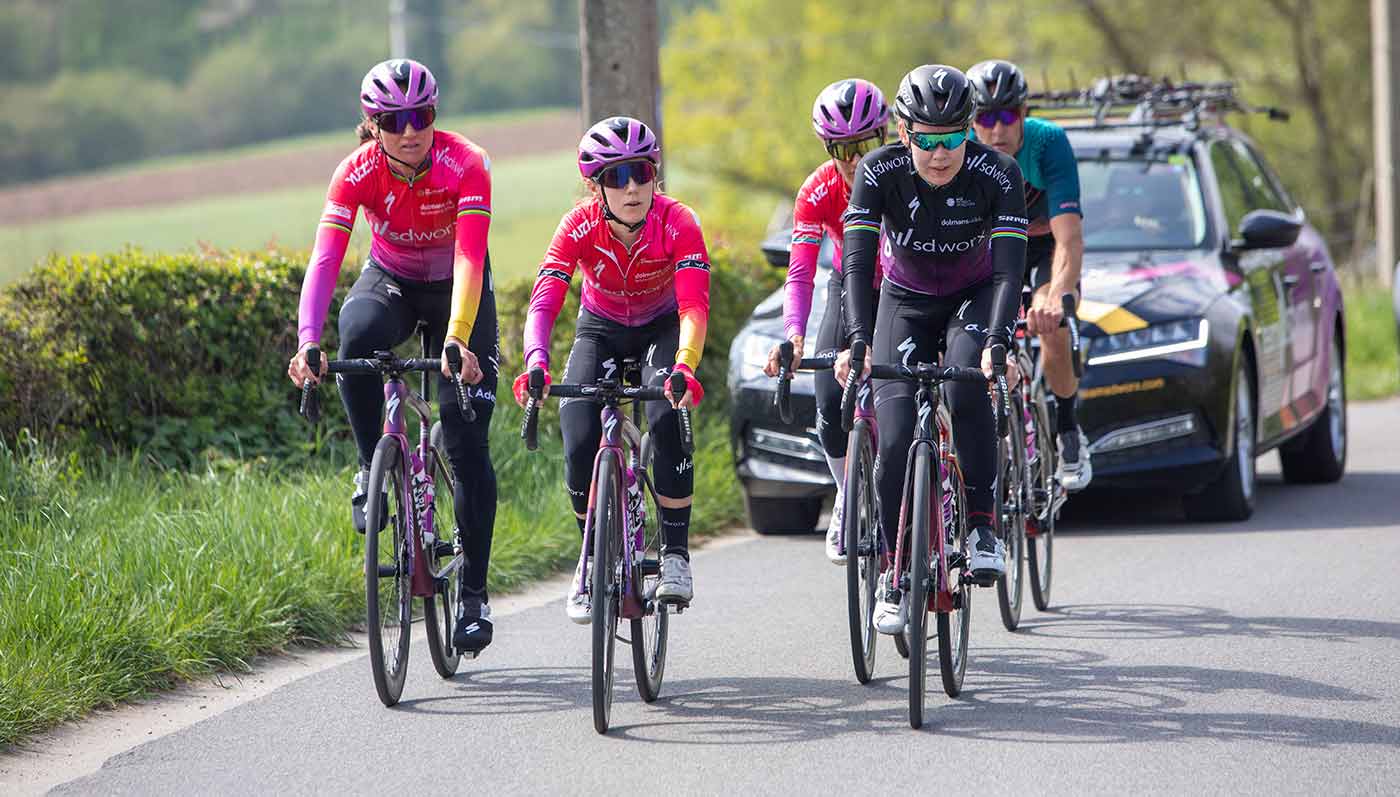 "Como coach de ciclismo femenino, he aprendido a confiar más en mi intuición"