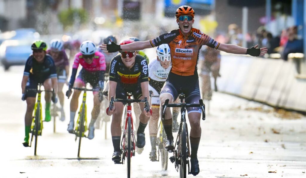 “El ciclismo puede apoyar a los deportistas a través de programas educativos como el Máster en Sport Business Online de Johan Cruyff Institute”.