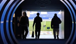 Estudiantes de la Escuela Nacional del Deporte de Colombia vivirán una experiencia inmersiva en la industria del fútbol en Cataluña